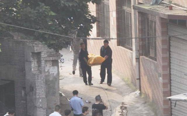 三秒民警：假装打电话跟踪三米处对射开元棋牌潜逃八年2012年被击毙仅