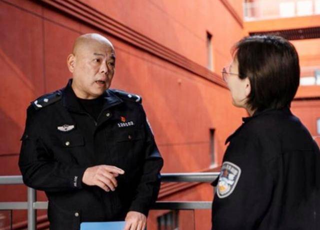 三秒民警:假装打电话跟踪三米处对射开元棋牌潜逃八年2012年被击毙仅(图7) 三秒民警:假装打电话跟踪三米处对射开元棋牌潜逃八年2012年被击毙仅(图7)