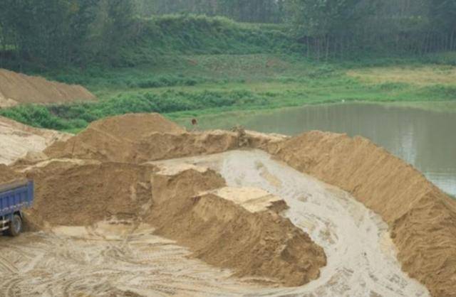 三秒民警:假装打电话跟踪三米处对射开元棋牌潜逃八年2012年被击毙仅(图8) 三秒民警:假装打电话跟踪三米处对射开元棋牌潜逃八年2012年被击毙仅(图8)