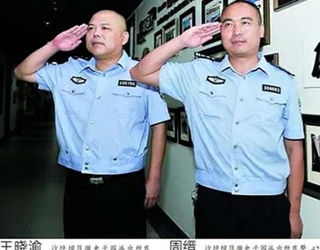 三秒民警:假装打电话跟踪三米处对射开元棋牌潜逃八年2012年被击毙仅(图9) 三秒民警:假装打电话跟踪三米处对射开元棋牌潜逃八年2012年被击毙仅(图9)