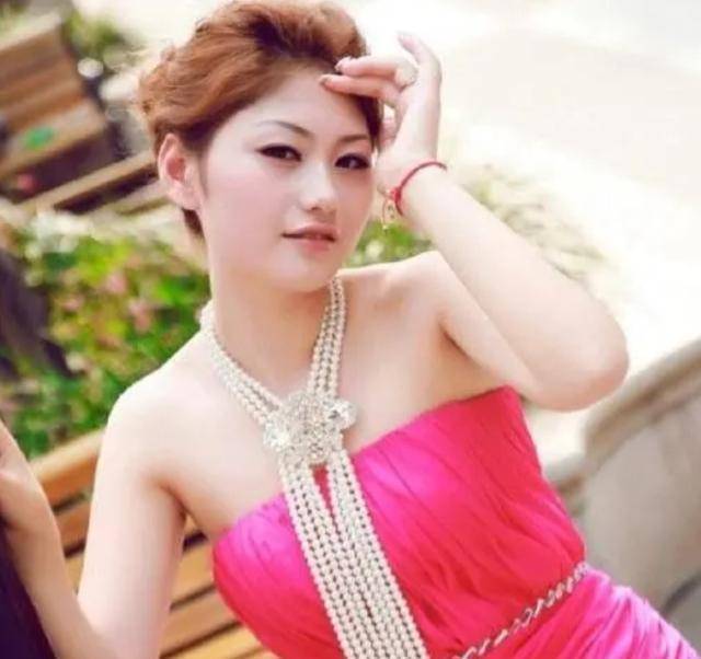 三秒民警:假装打电话跟踪三米处对射开元棋牌潜逃八年2012年被击毙仅(图16) 三秒民警:假装打电话跟踪三米处对射开元棋牌潜逃八年2012年被击毙仅(图16)